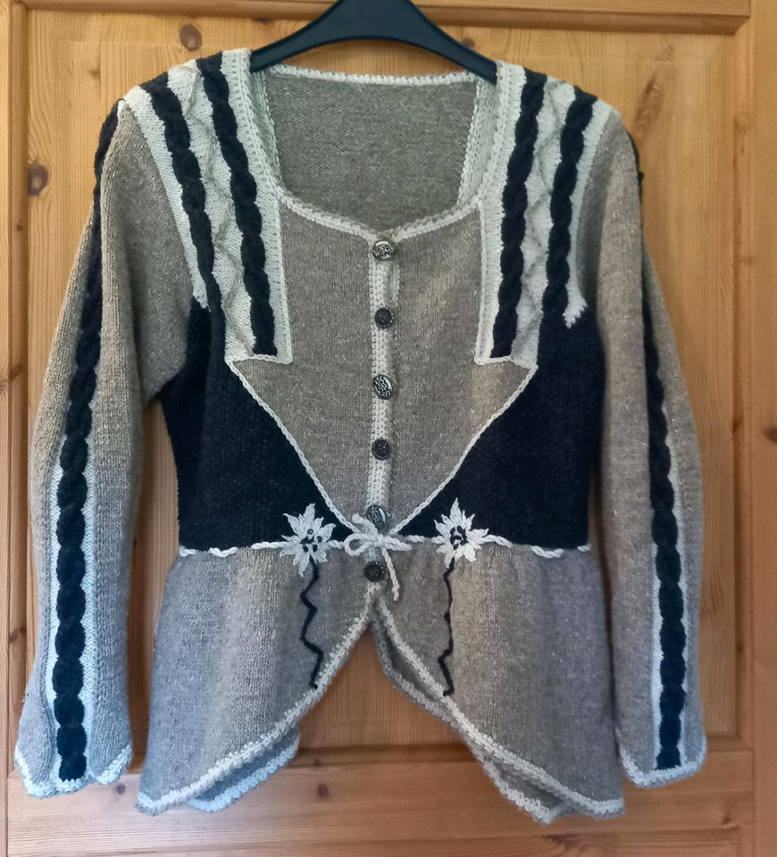 Landhausstil Strickjacke Gr.38 in Much