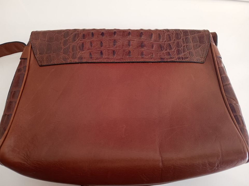 Aigner MessengerTasche rehbraun, geräumig, Vintage 31x24x8 in Griesheim