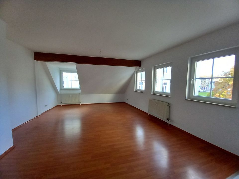 geräumige 3,5 Zimmer Wohnung im 2. OG am Markt Crimmitschau in Crimmitschau