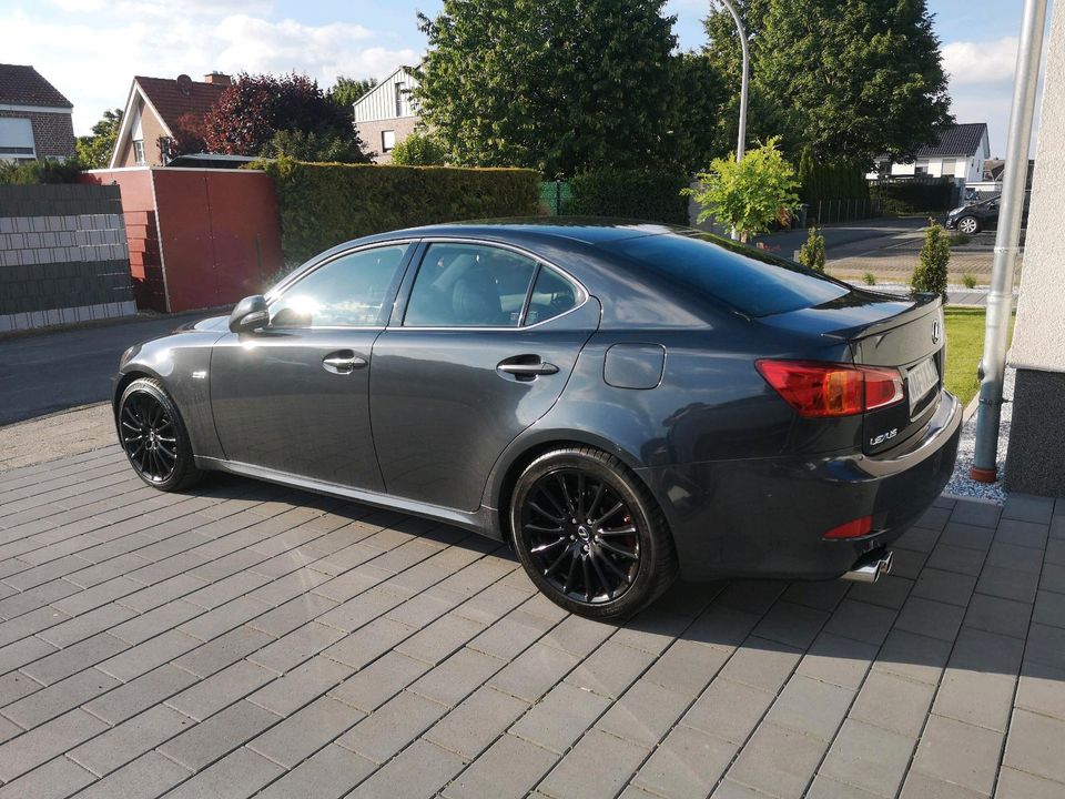 Lexus is 250 F-Sport in Beckum