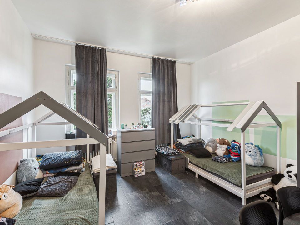Großzügige 5-Zimmer-Wohnung mit zwei Balkonen in Berlin Tempelhof in Berlin