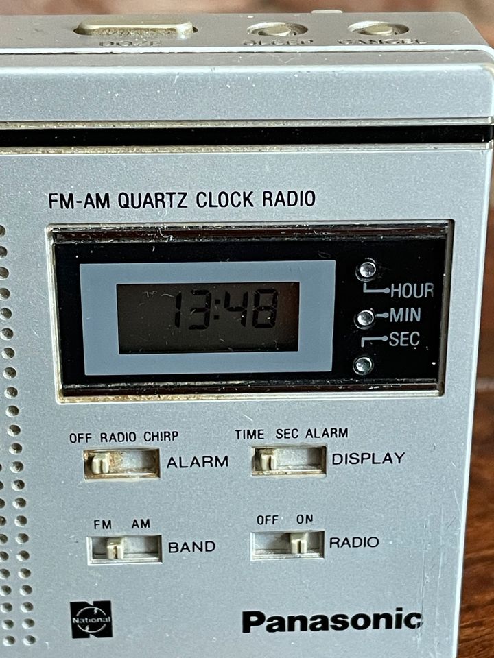 Vintage Pansonic RF-082 AM FM Tragbare Radio Quarz Uhr in Frankfurt am Main
