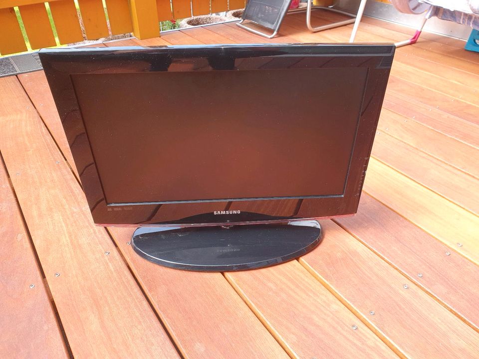 Fernseher von Samsung 55 cm Diagonale in Laatzen