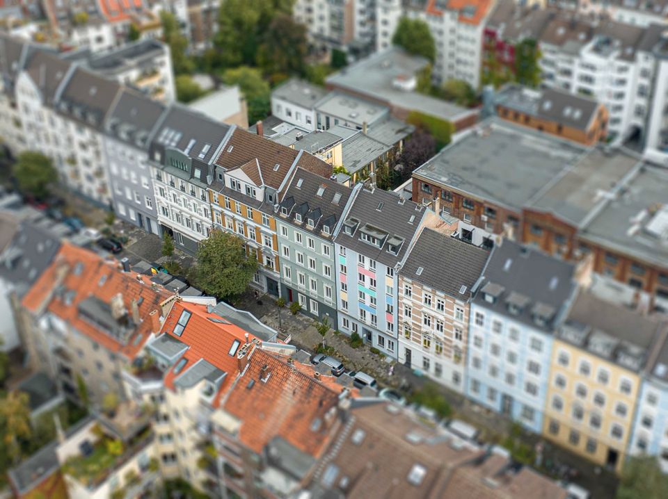 Unterbilk: traumhafte Maisonette mit idyllischem Balkon und Dachterrasse in begehrter Nachbarschaft in Düsseldorf