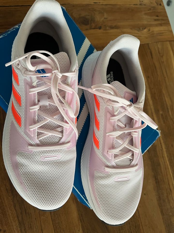 Leichte adidas laufschuhe hotsell