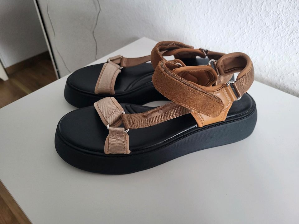 Sandalen von Zara 39 in Ratingen