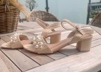 Absatz-Sandalen NEU beige Perlen ungetragen Chunky Heel Trend blo Nordrhein-Westfalen - Hellenthal Vorschau