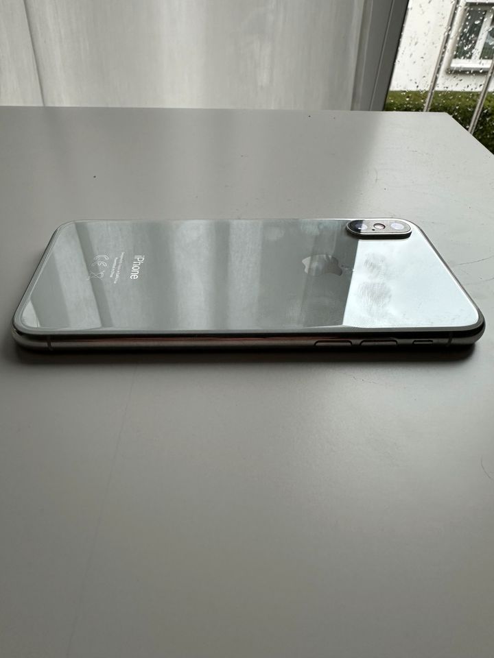 iPhone XS - 256gb - silber - DEFEKT in Duisburg