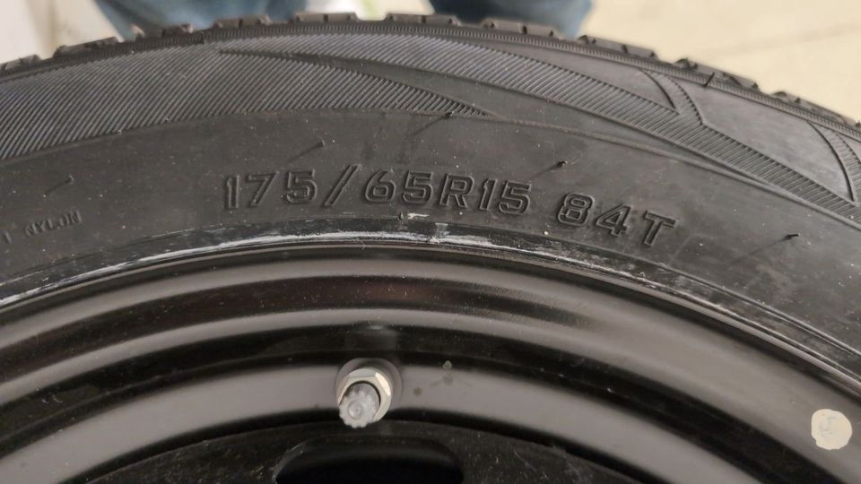 4 Winterreifen 175/65R15 84T auf Stahlfelgen für Mini in Paderborn