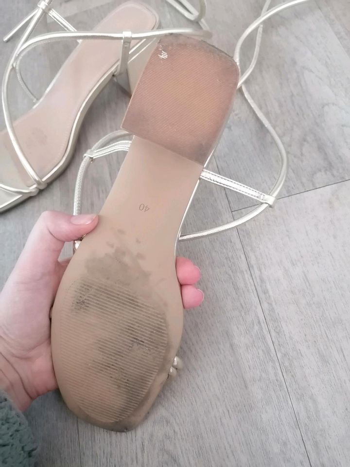 Schöne Sandalen zum Schnüren von H&M Gr. 40 gold in Hamm