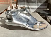 Silber Sandalen Gladiator Zehentrenner Keil sehr schimmernd 39 Bonn - Bonn-Zentrum Vorschau