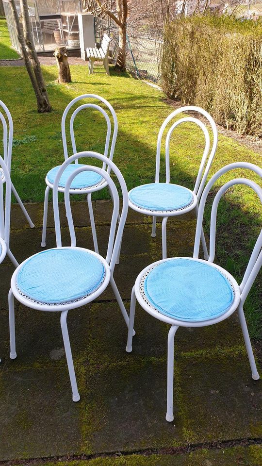 Gartentisch Garnitur mit zehn Stühlen weiß Metall in Glonn