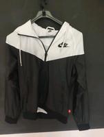 Nike Jacke Mann oder Frau Nordrhein-Westfalen - Neuenrade Vorschau