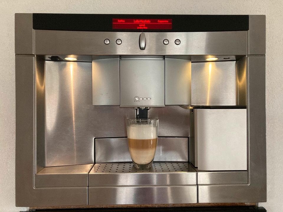 Neff Einbau Kaffeevollautomat Dampfgarer Dampfbackofen Mikrowelle in Grebenstein