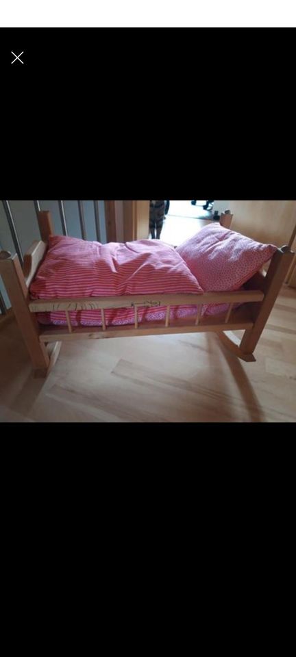 Tolles Babybett Babywiege mit Kissen und Himmelstoff Massivholz T in Löchgau