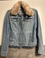 Jeansjacke mit Steinen und abnehmbaren fellkragen Rheinland-Pfalz - Freudenburg Vorschau