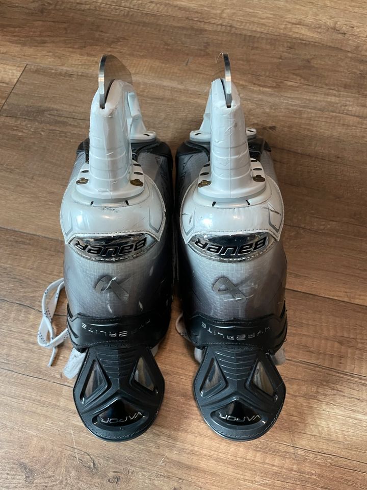 Bauer Hyp2rlite Eishockey Schlittschuhe 43 D in Lampertheim