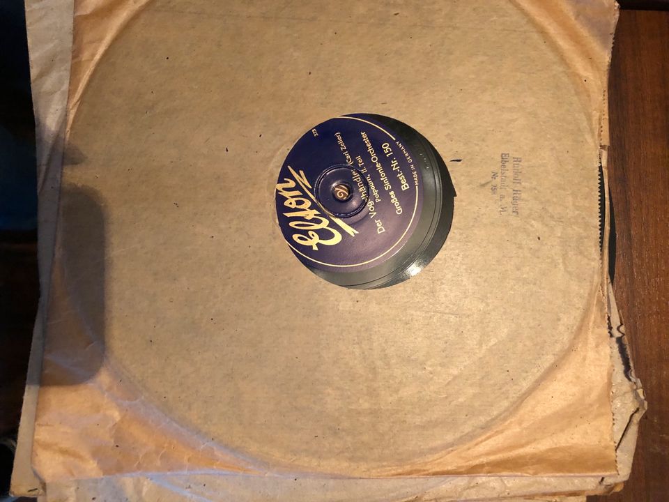 Altes Grammophon inkl. 34 Platten in Eibelstadt