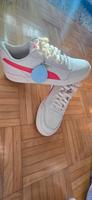 Puma Unisex Streetstyle Sneaker 369863-05 weiß rot neu 44 Hessen - Gelnhausen Vorschau