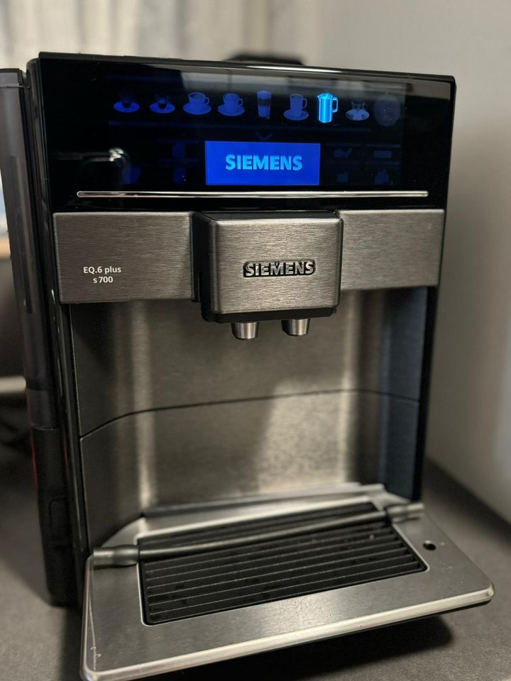 Siemens eq 6 plus s 700 - Kaffeemaschine Vollautomat neuwertig in Duisburg