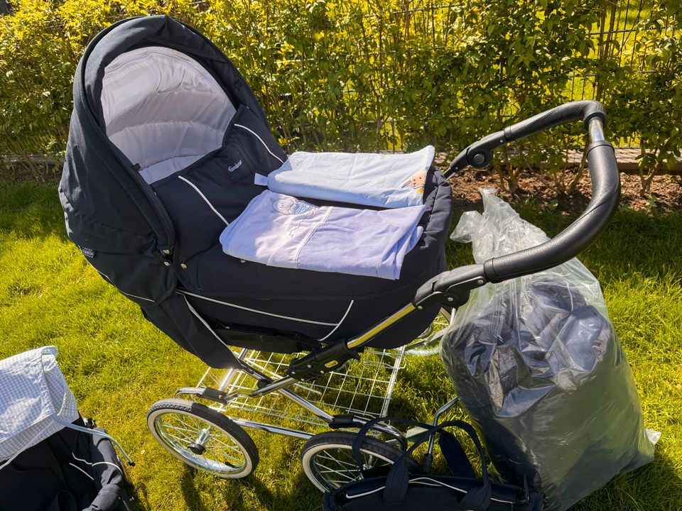 Emmaljunga Kinderwagen Duo Edge blau mit viel Zubehör in Süsel