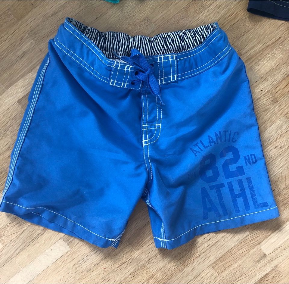 Badehose Schwimmshorts Shorts h m Gr 122 128 grün blau junge in Mönchengladbach