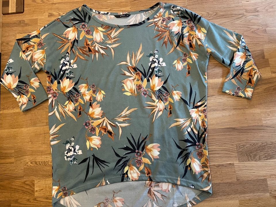 Pullover mit Blumen von ONLY in Größe M in Hörselberg-Hainich