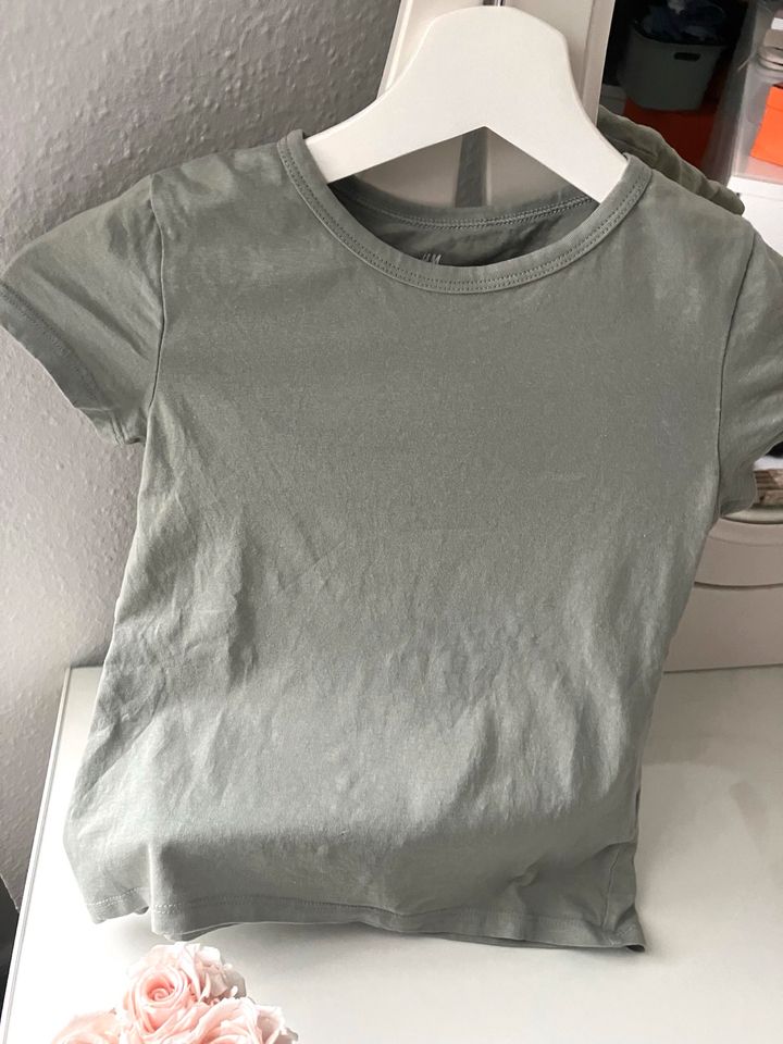 H&M Set kurzarm Strick-Kleid Pferde T-Shirt Basic 122/128 in Pattensen