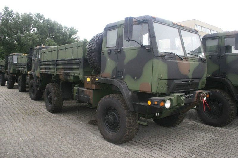 Manuals, M1078, 2 1/2 Ton 4x4 LMTV Truck in Wedemark