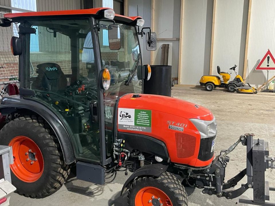 Kubota ST401 Kompakttraktor Trecker Traktor Winterdienst in Meerbeck