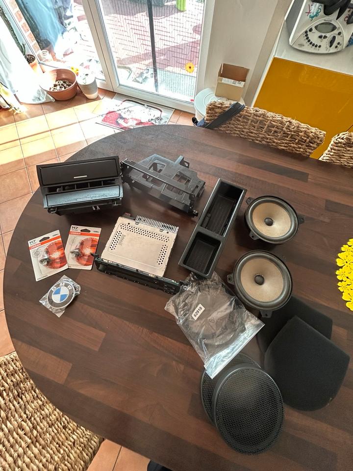 BMW e 46 Radio mit CD plus Anbauteile Mittelschacht / Konsole in Wathlingen