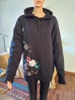 Schöner Hoodie von H&M, schwarz mit Blumenaufdruck, Gr M Niedersachsen - Oldenburg Vorschau