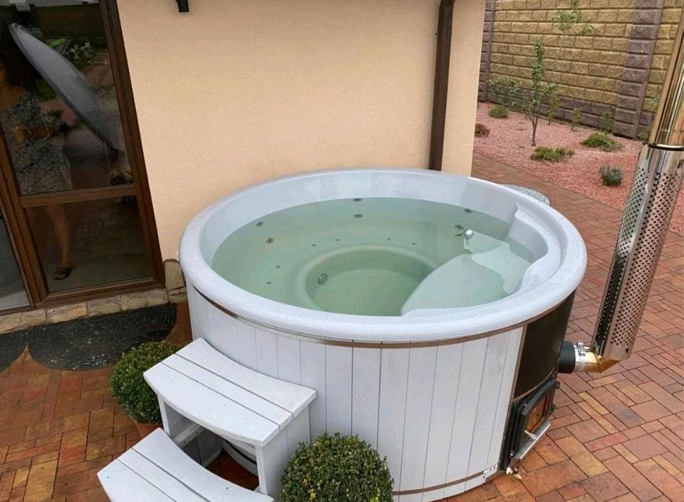 Hot Tub Jacuzzi Whirlpool Badefass Badebottich Poolofen in Hamburg