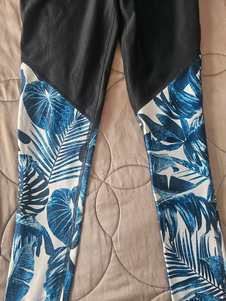 Guess Damen Sport/Leggings Neuwertig in Wuppertal