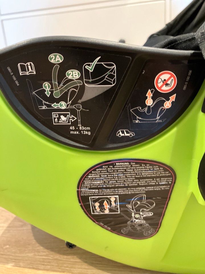 Babyschale Kiddy grün schwarz mit Isofix in Bremen