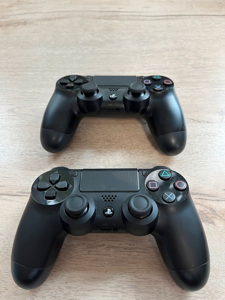 PlayStation inkl. 2 Controller und 3 Spiele in Hövelhof