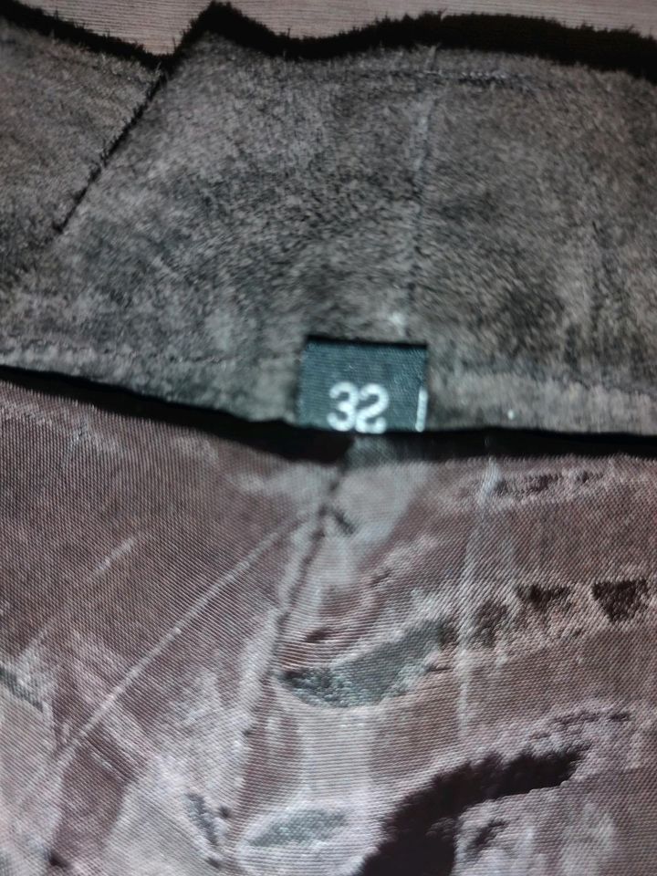 Lederhose lang mit Innenfutter Gr. 32 in Planegg