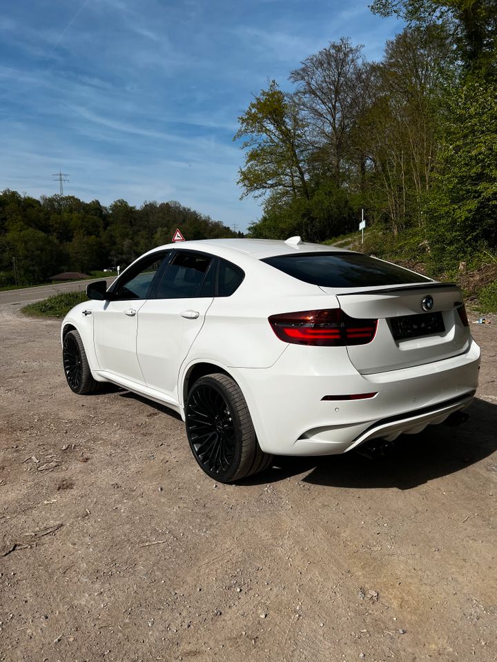 BMW X6 M Baureihe X6 M /Head Up /LED/Leder/Glasdach in Kämpfelbach