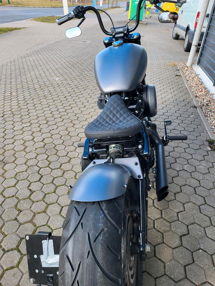 Harley Davidson Softail M8 200 Umbau Street Bob Low Rider in Berlin