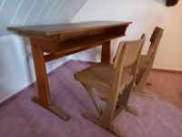 Alter Schultisch mit Stühlen Holz original Retro Niedersachsen - Königslutter am Elm Vorschau