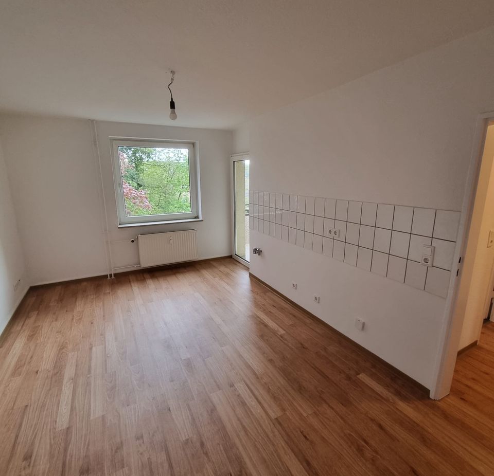 1-Zimmer Wohnung mit großer Wohnküche und Balkon*** in Wuppertal