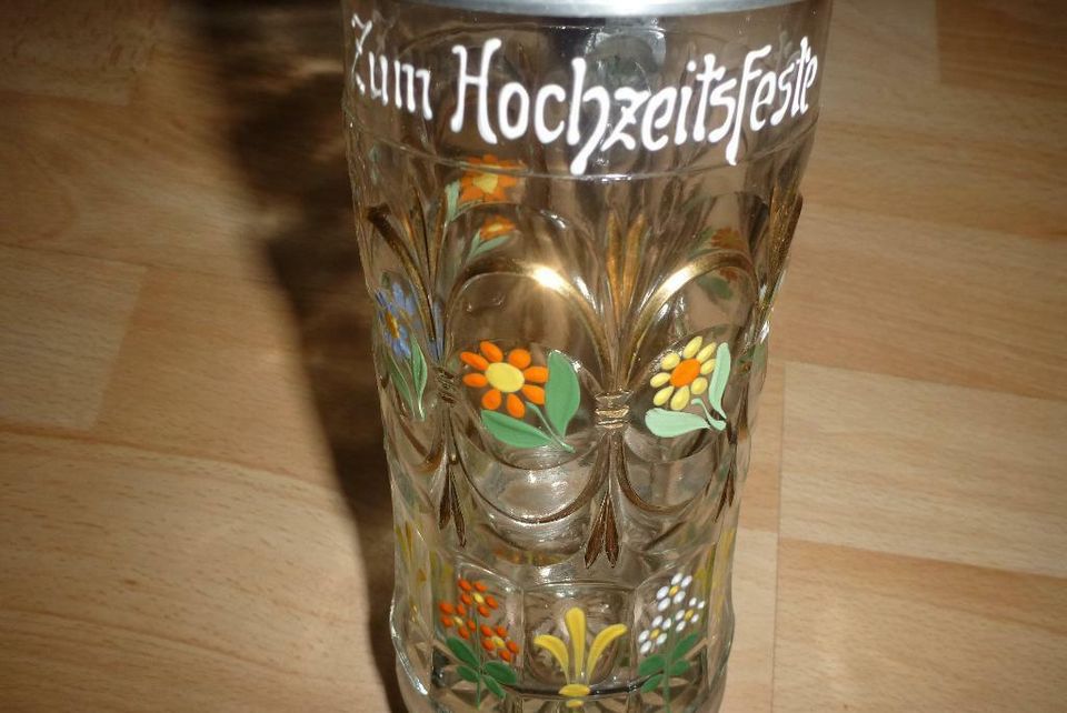 Hochzeitskrug Glaskrug 2x "Zum Hochzeitsfeste" bemalt Blume 0,5 l in Stammham b. Ingolstadt