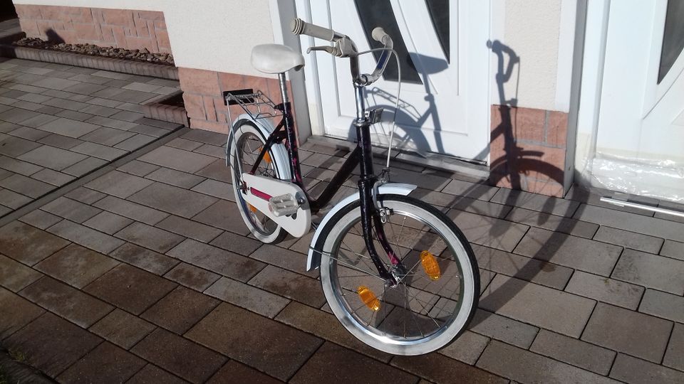 Kinderfahrrad. Mädchenfahrrad. 18 Zoll. in Uslar