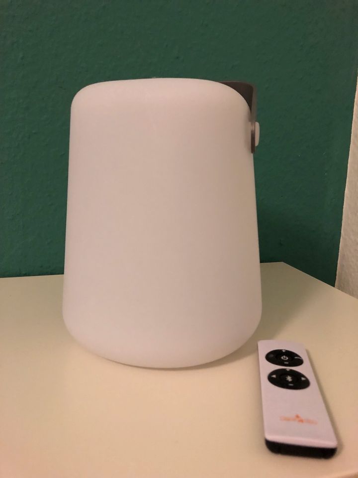 LED Tischleuchte Lampe mit Lautsprecher Bluetooth Box Musikbox in  Rheinland-Pfalz - Mainz | Lampen gebraucht kaufen | eBay Kleinanzeigen ist  jetzt Kleinanzeigen