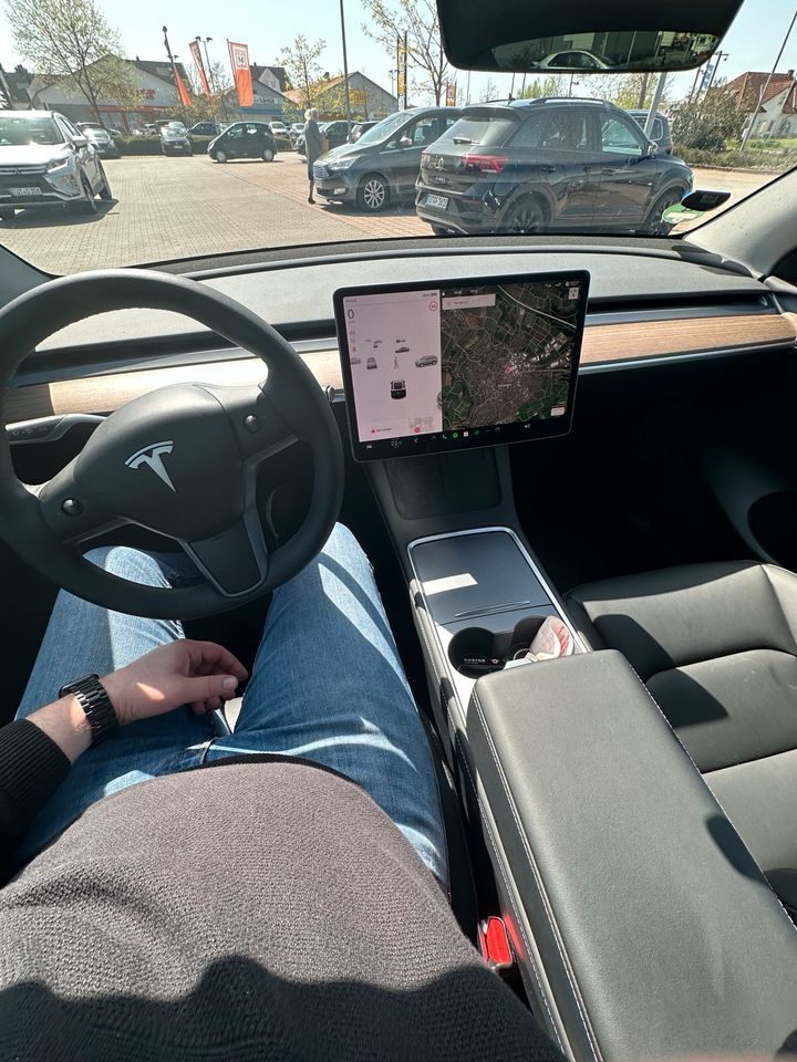 Tesla Model Y SR Leasingübernahme 572€ monatlich in Trossingen