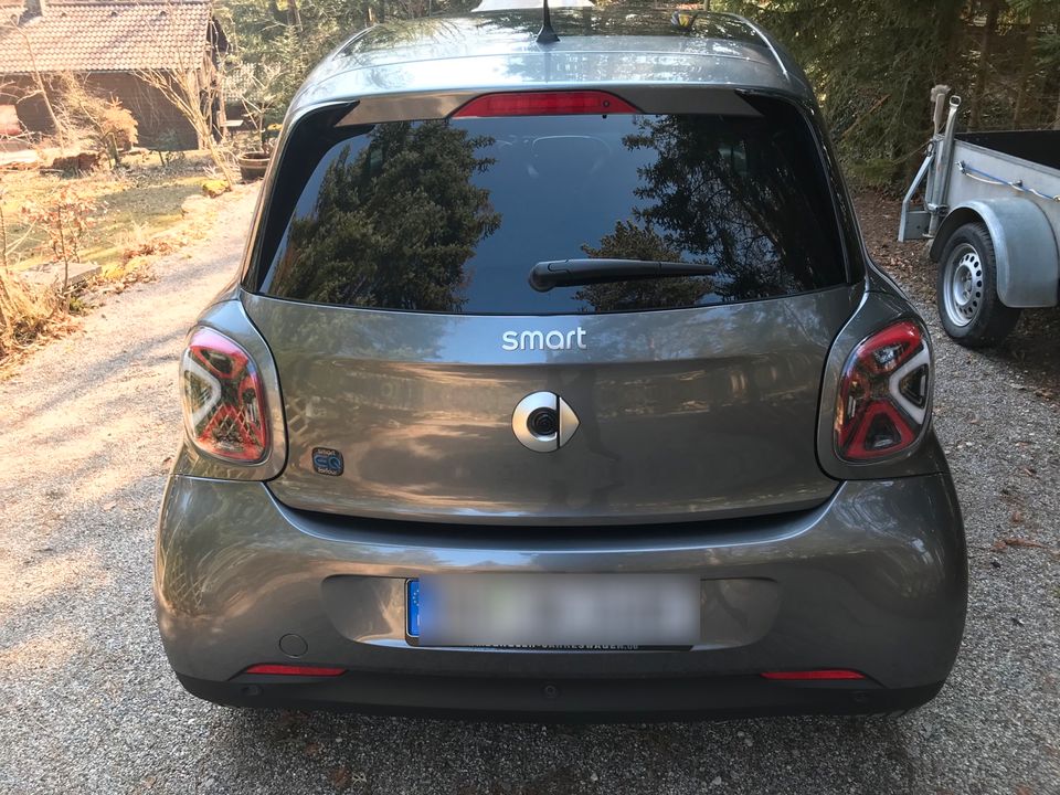 Smart forfour EQ Exklusive Prime 22kw Lader Pano voll in Sindelfingen