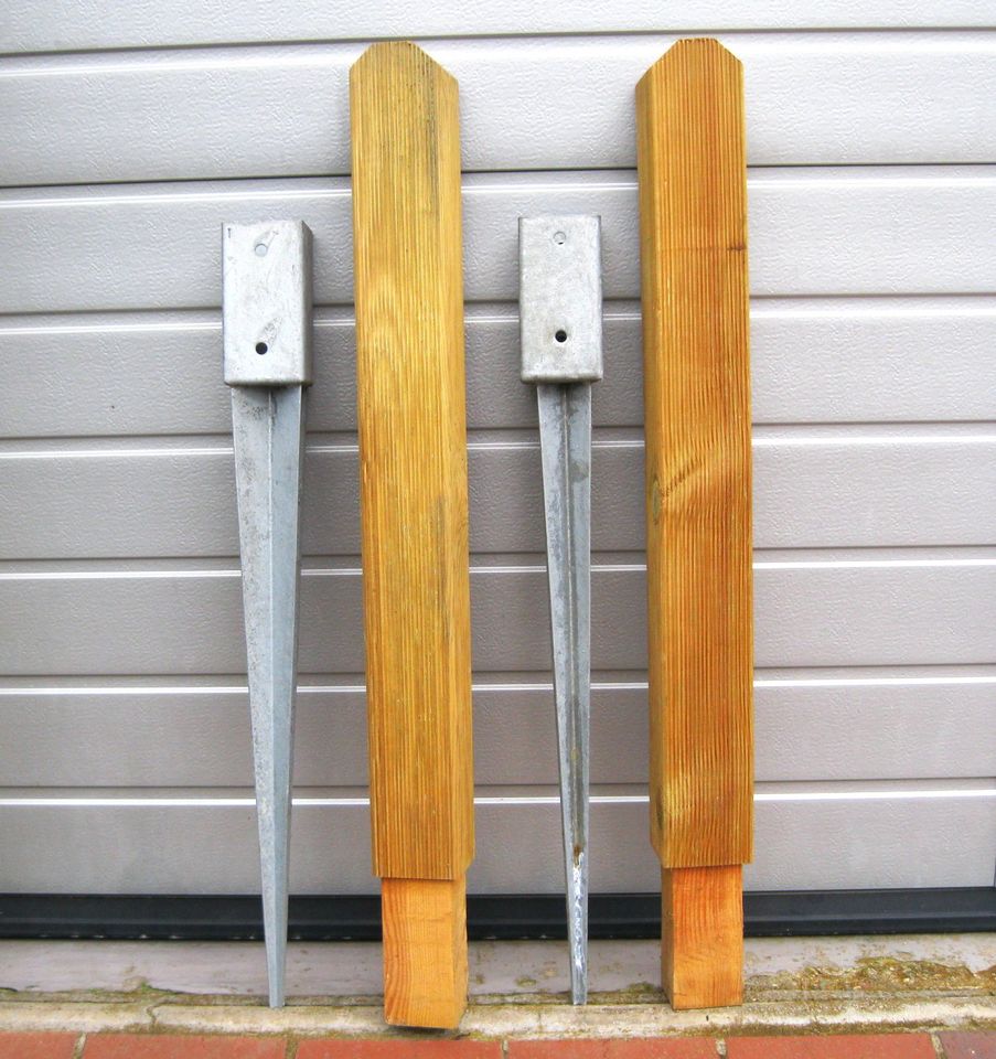 2 Einschlaghülsen mit 2 Holz Pfeiler / Pfosten / Zaun -- NEU --- in Warnau b Nettelsee