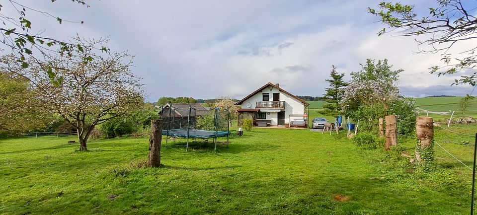 freistehendes Einfamilienhaus mit Pferdestall / Nebengebäude in Wittibreut