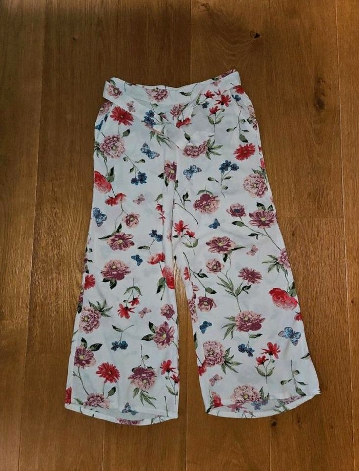 H&M Culotte Sommerhose Blumen Gr. 146 in Dresden