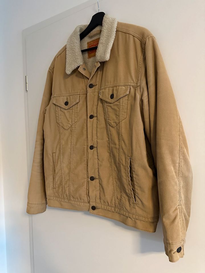 Levi’s Cordjacke mit Fell | Herren | beige | L in Monheim am Rhein